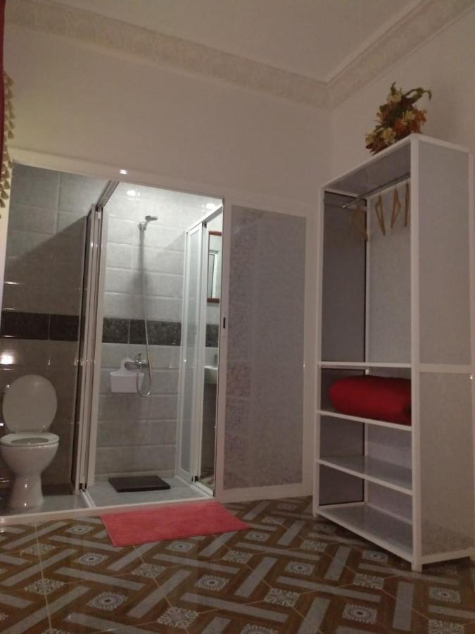 Riad לאראש מראה חיצוני תמונה