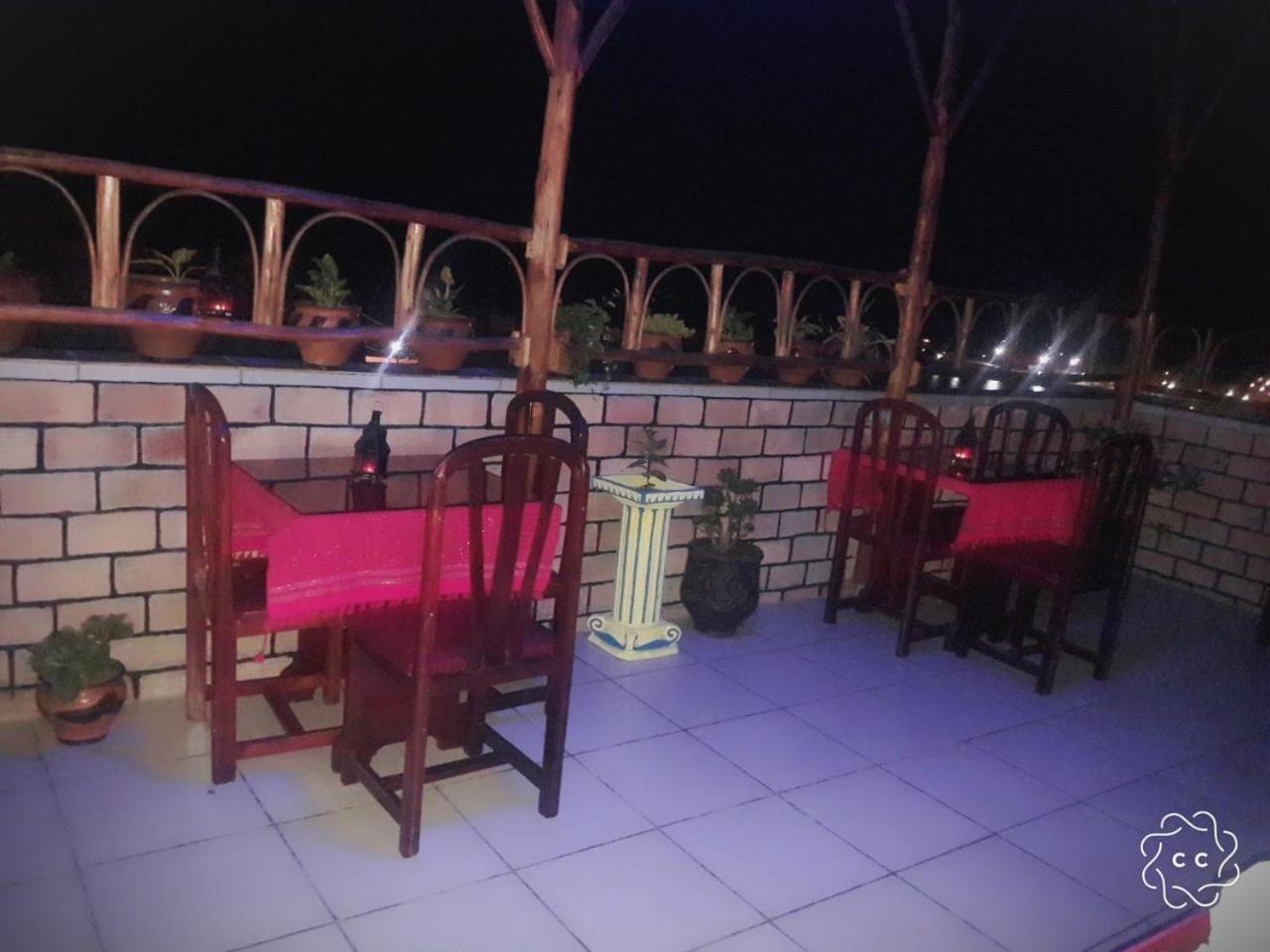 Riad לאראש מראה חיצוני תמונה