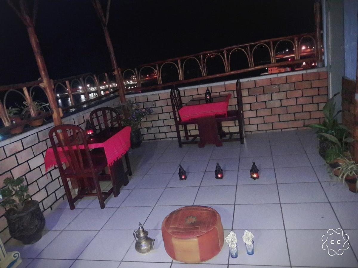 Riad לאראש מראה חיצוני תמונה